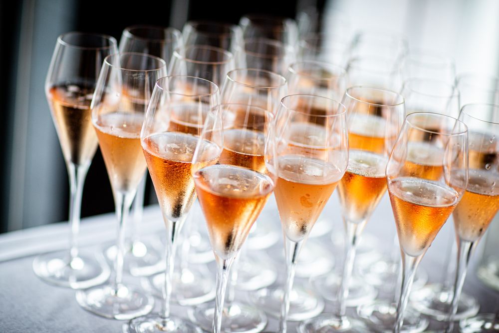 Rows of rosé fizz in flutes ready to serve